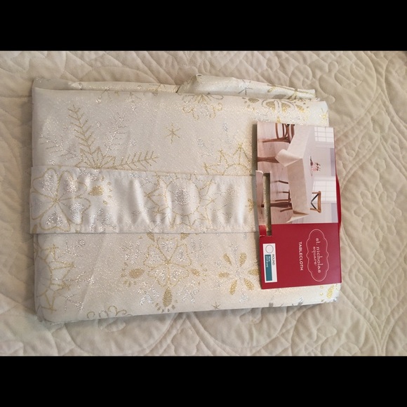 Round 70 inch Christmas Tablecloth